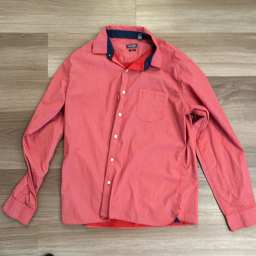 Van Heusen (Never Tuck) button down. Slim Fit. Red/White. XL 17-17 1/2